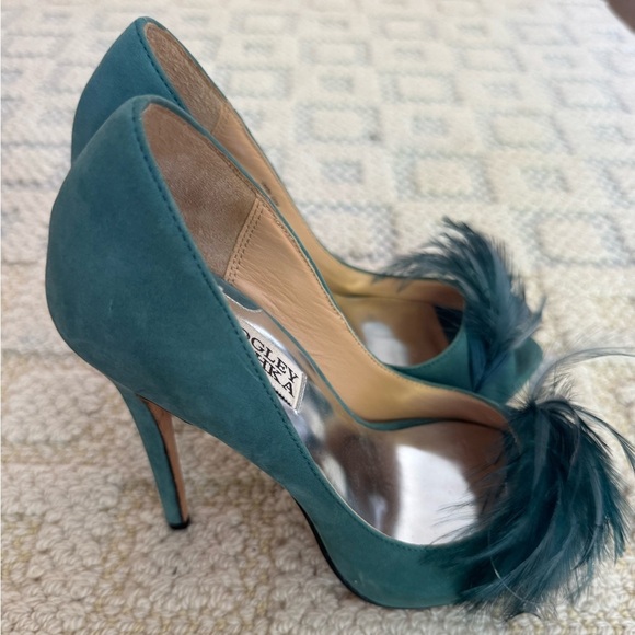 BADGLEY MISCHKA Ginnie teal leather heels & feathers size US 6 party wedding - Picture 4 of 7